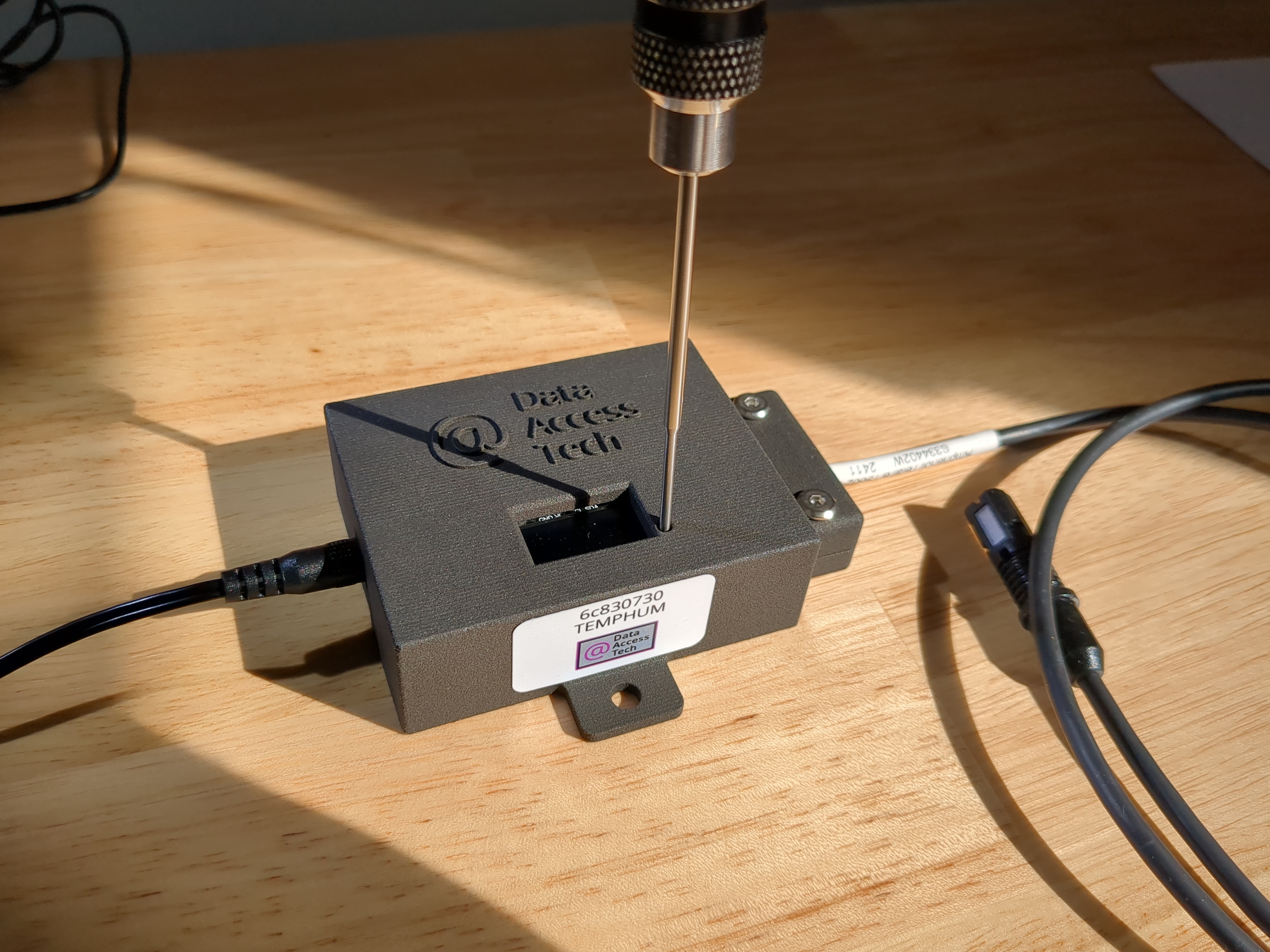 Picture showing the pushing of the setup button